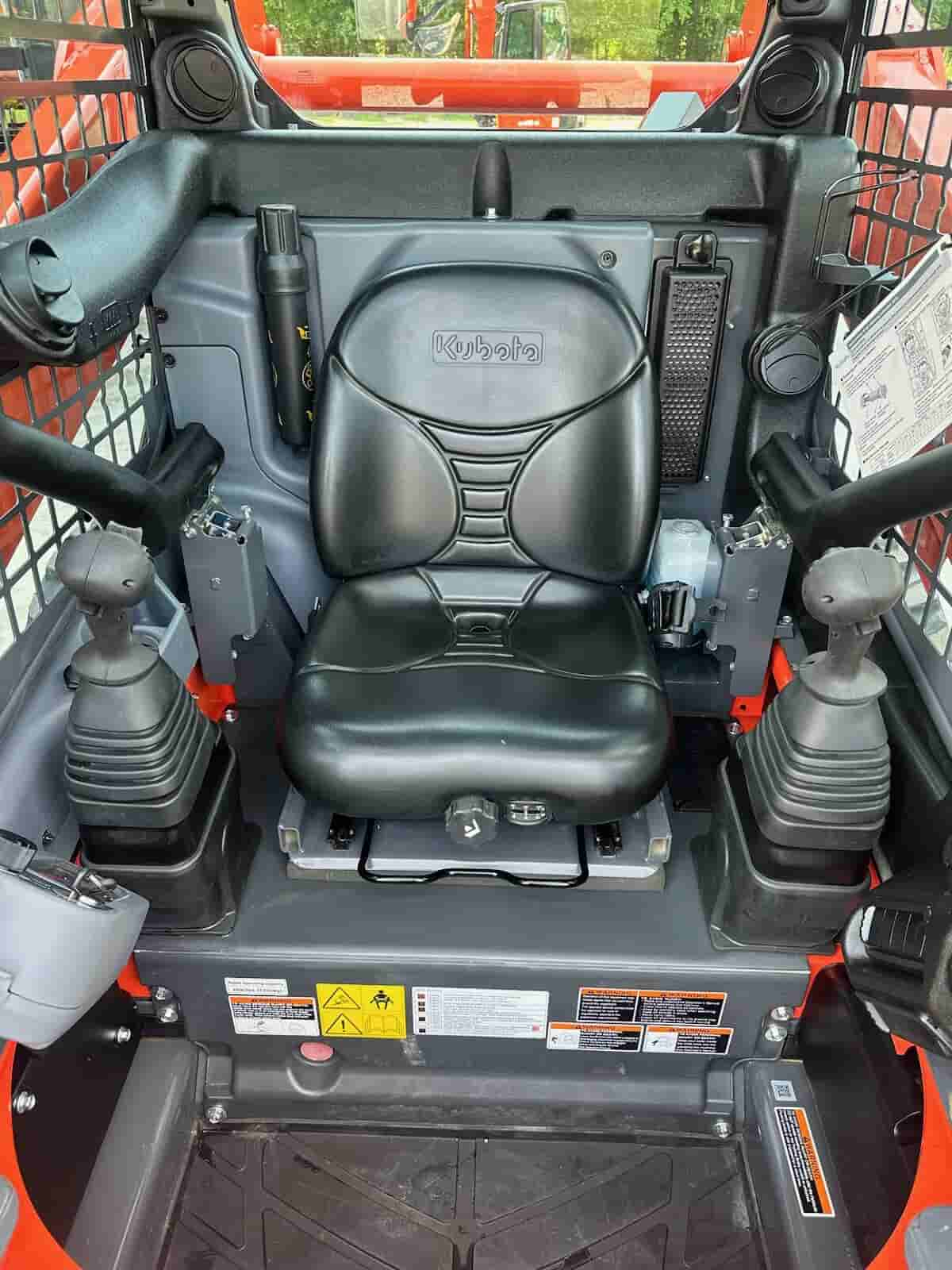 2023 KUBOTA SSV75 LIKE NEW
